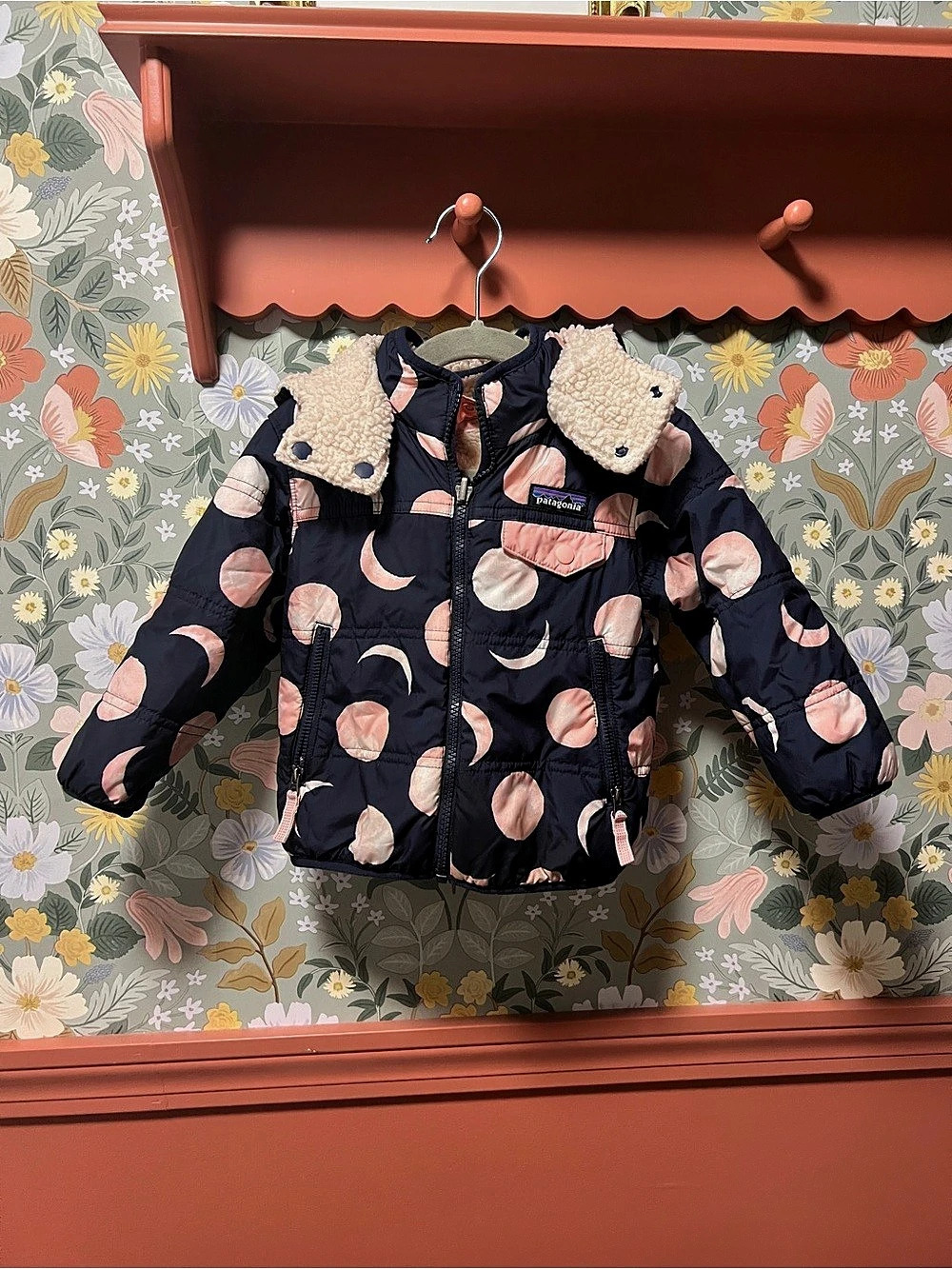 Patagonia Baby Reversible Tribbles Hoody Kids Puffer Jacket in Navy & Pink moons